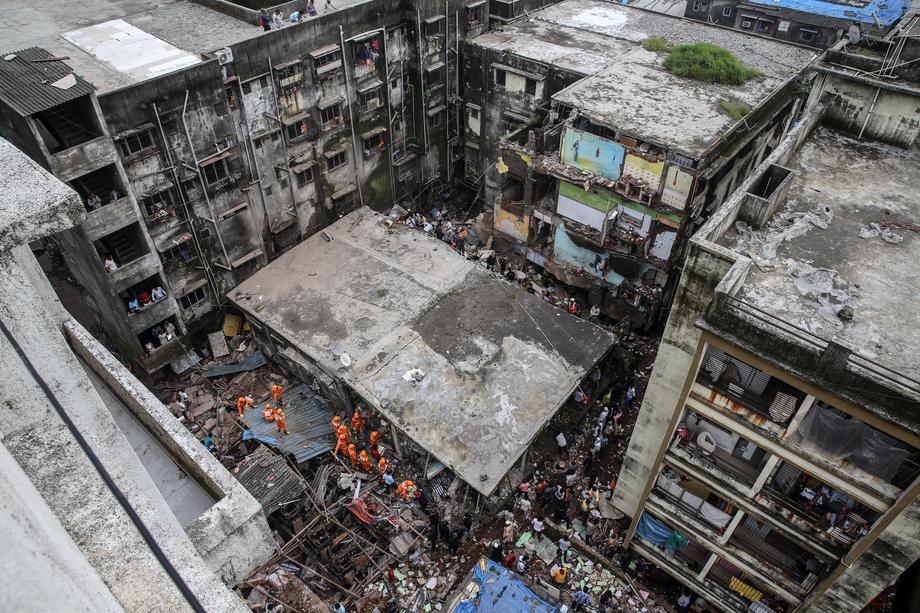 At least 10 dead as building collapses in the outskirts of Mumbai
