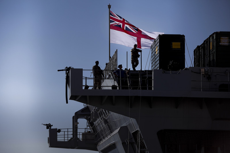 UK ‘SBS’ special forces storm tanker and detain stowaways in Channel