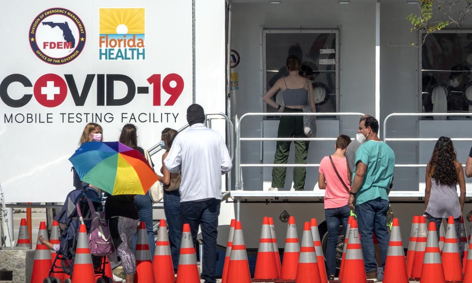 U.S. reports nearly 1 mln COVID-19 cases in a day, setting global record