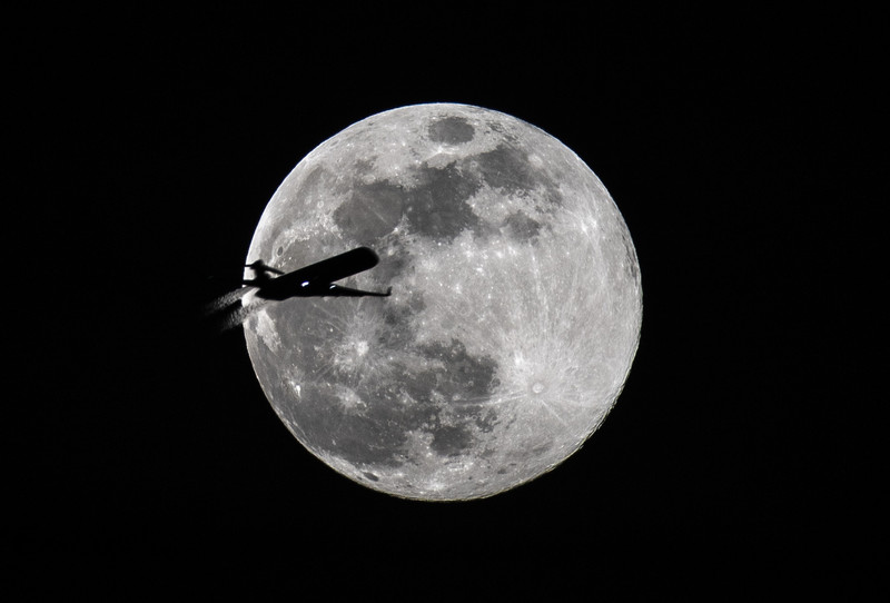 Russia, China agree to build lunar station together